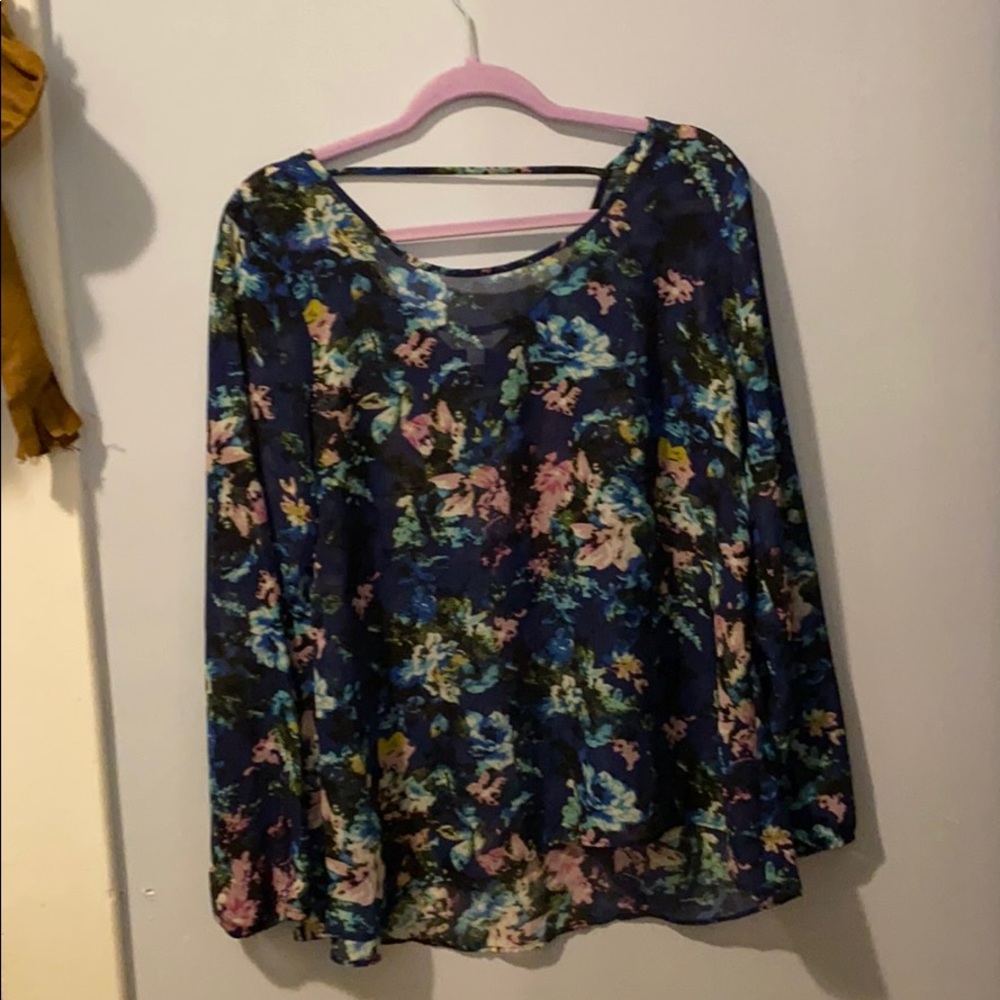 Dark blue floral top!